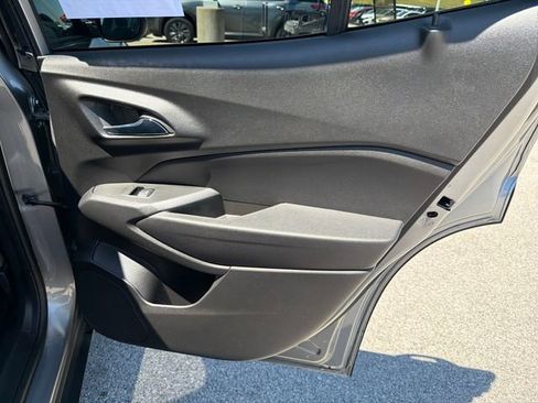 Used 2024 Chevrolet Trax RS w/ Sunroof Package FWD image 33