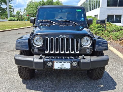 Used 2016 Jeep Wrangler Unlimited Sahara w/ Dual Top Group AWD/4WD image 2