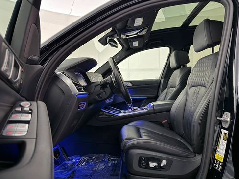Used 2022 BMW X7 M50i w/ Cold Weather Package AWD/4WD image 19