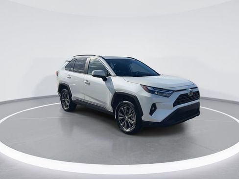 Used 2022 Toyota RAV4 XLE Premium image 2