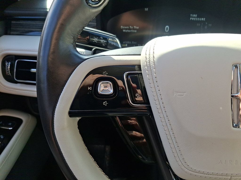Certified 2023 Lincoln Aviator Black Label w/ Dynamic Handling Package AWD/4WD image 23