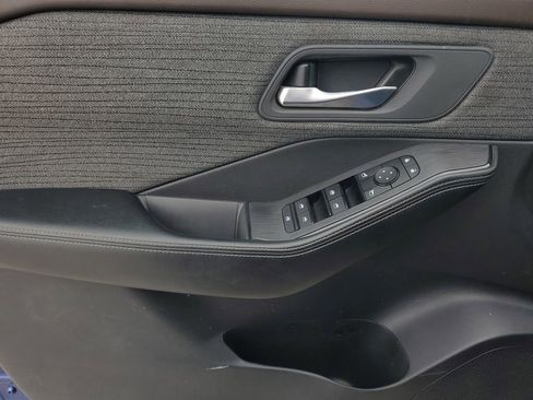 Used 2023 Nissan Rogue SV image 9