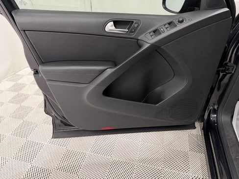 Used 2016 Volkswagen Tiguan S image 29