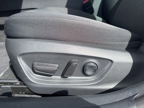 Used 2022 Toyota Camry LE w/ Convenience Package image 10