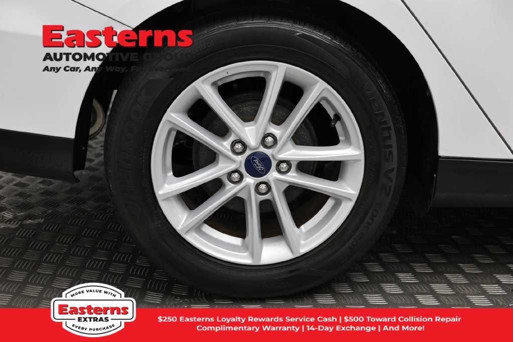 Used 2018 Ford Focus SE w/ Cold Weather Package FWD image 30