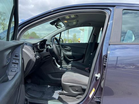 Used 2019 Chevrolet Trax LS w/ LPO, Protection Package FWD image 14