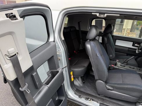 Used 2007 Toyota FJ Cruiser 4WD image 13