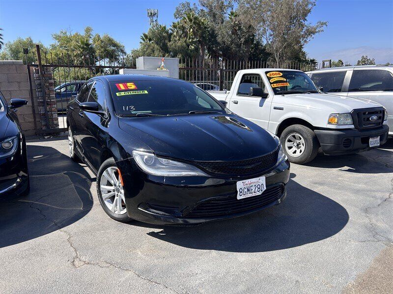 Used 2015 Chrysler 200 Limited w/ Convenience Group FWD image 2