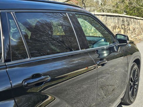 Used 2024 Toyota Highlander XSE FWD image 21