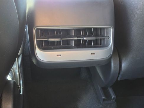Used 2021 Tesla Model Y Long Range AWD/4WD image 17