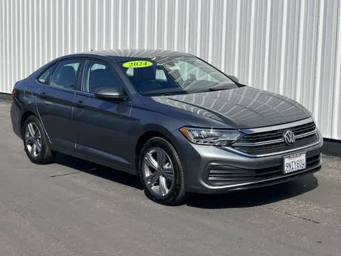 Used 2024 Volkswagen Jetta SE image 8