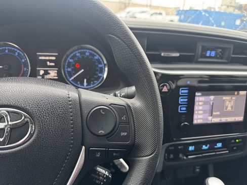 Used 2018 Toyota Corolla LE image 23