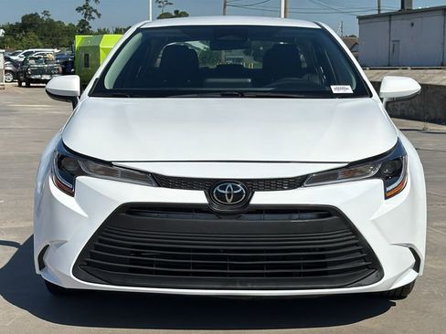 Used 2026 Toyota Corolla LE FWD image 8