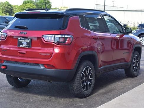 Used 2025 Jeep Compass Trailhawk AWD/4WD image 9
