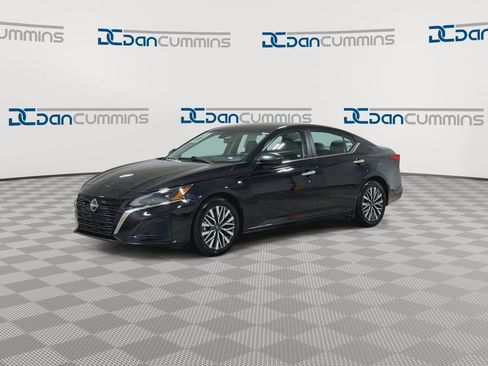 Used 2024 Nissan Altima 2.5 SV FWD image 4