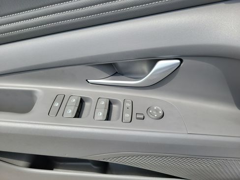 Used 2025 Hyundai Elantra Sport FWD image 17
