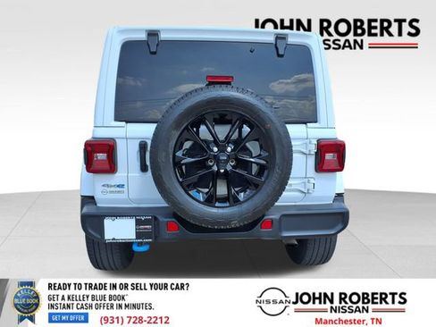 Used 2022 Jeep Wrangler Unlimited Sahara w/ Cold Weather Group image 17