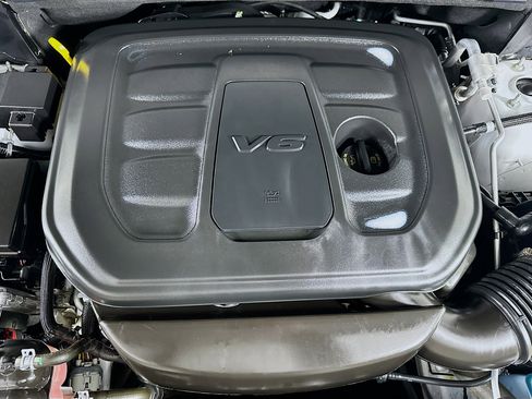 Used 2021 Jeep Grand Cherokee Limited w/ Luxury Group II image 34