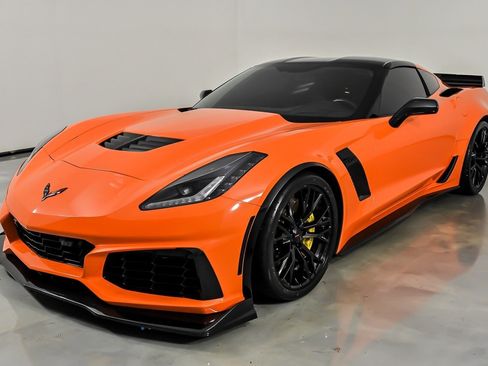 Used 2016 Chevrolet Corvette Z06 w/ 3LZ Preferred Equipment Group RWD image 5