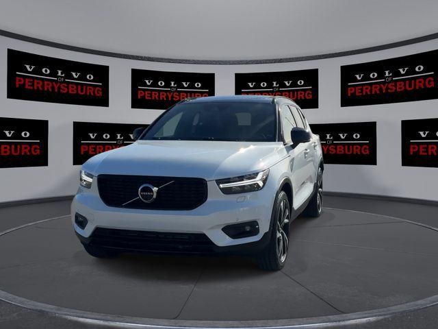 Used 2020 Volvo XC40 T5 R-Design w/ Protection Package AWD/4WD image 3