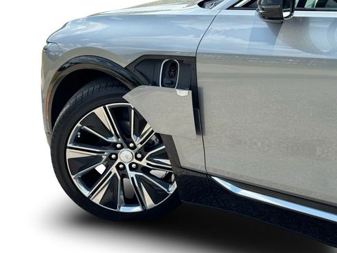 New 2025 Cadillac Lyriq Luxury image 8