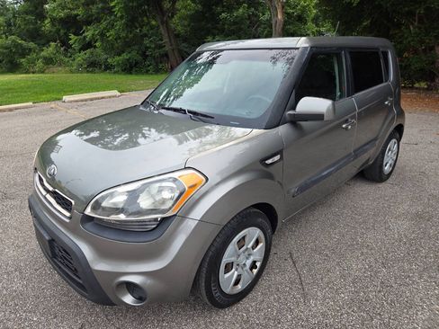 Used 2013 Kia Soul FWD image 3