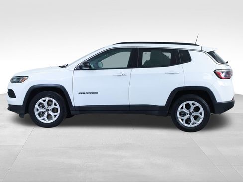Used 2025 Jeep Compass Latitude AWD/4WD image 9