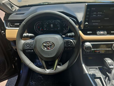 Used 2022 Toyota RAV4 Limited FWD image 15