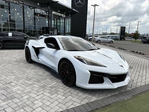 Used 2024 Chevrolet Corvette Z06 RWD image 7