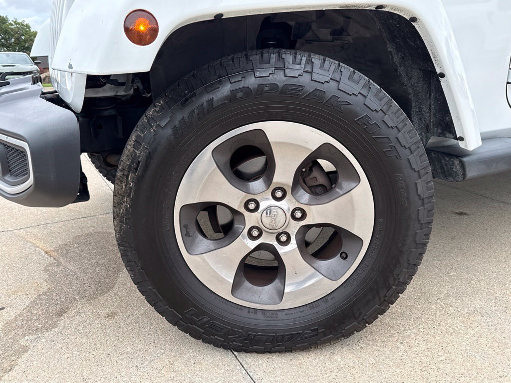 Used 2018 Jeep Wrangler Unlimited Sahara w/ Connectivity Group AWD/4WD image 55