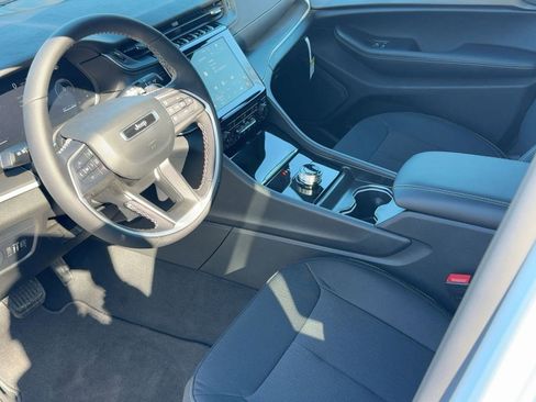 New 2025 Jeep Grand Cherokee L Laredo w/ Luxury Tech Group I image 4