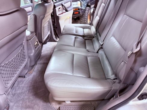 Used 2006 Toyota Land Cruiser image 25
