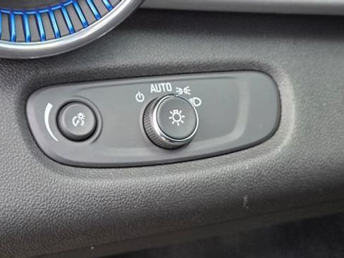 Used 2024 Chevrolet Trax LT FWD image 17