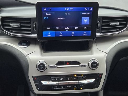 Used 2024 Ford Explorer XLT w/ Equipment Group 202A RWD image 17