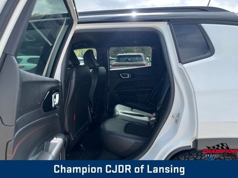 Used 2025 Jeep Compass Trailhawk AWD/4WD image 29