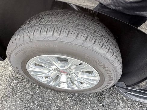 Used 2025 GMC Yukon Denali RWD image 15