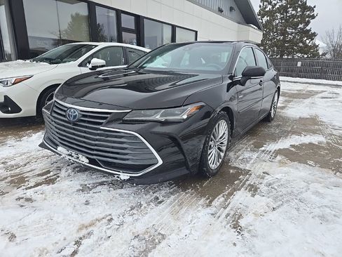 Used 2020 Toyota Avalon Limited image 3