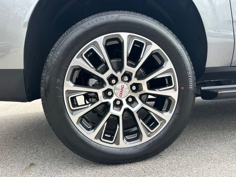 New 2026 GMC Yukon XL Denali w/ Denali Reserve Package image 18