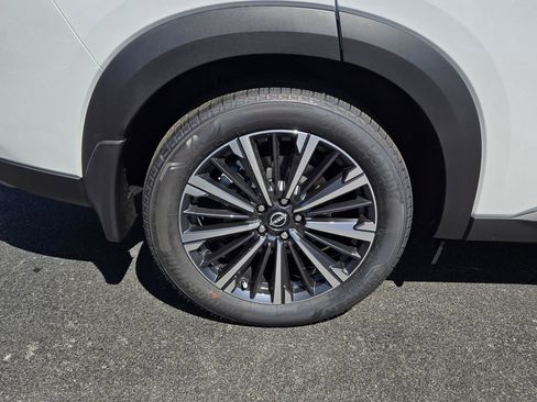 New 2026 Nissan Pathfinder Platinum image 9