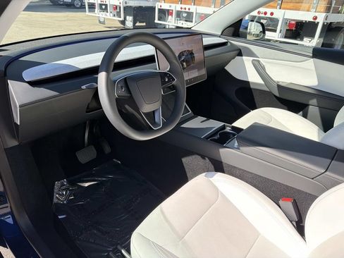Used 2026 Tesla Model Y Long Range AWD/4WD image 19