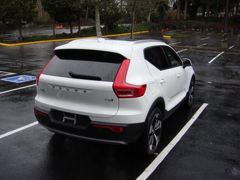 Used 2020 Volvo XC40 T5 Momentum w/ Protection Package Premier image 8