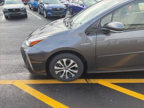 Used 2019 Toyota Prius XLE image 7