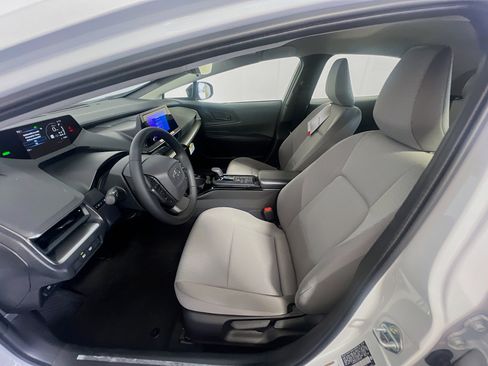 Used 2025 Toyota Prius LE FWD image 14