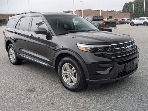 Certified 2022 Ford Explorer XLT AWD/4WD image 2