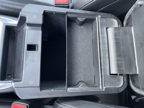 Used 2022 Ford Explorer XLT w/ Equipment Group 202A image 31