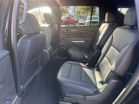 Used 2025 Chevrolet Traverse LT image 31