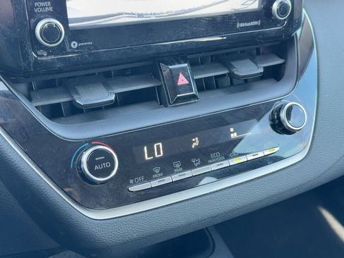 Used 2022 Toyota Corolla LE image 25