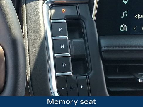 Used 2024 Chevrolet Tahoe High Country AWD/4WD image 11
