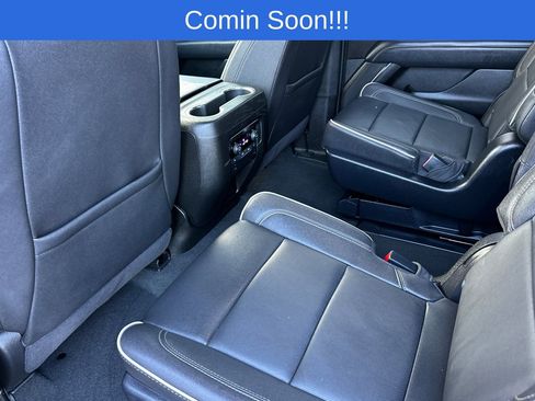 Used 2025 Chevrolet Suburban Premier image 12