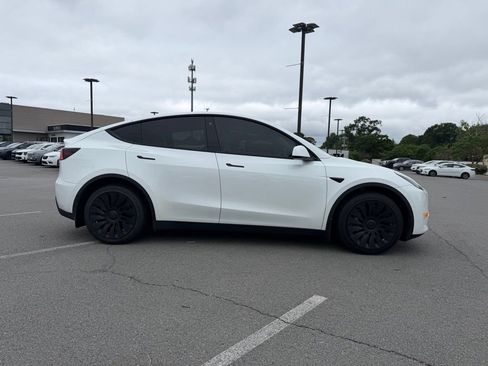Used 2022 Tesla Model Y Long Range AWD/4WD image 8